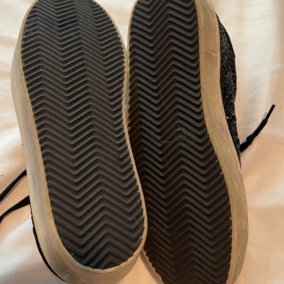 24231519_54964317_600.jpg  Black Glitter Sneaker